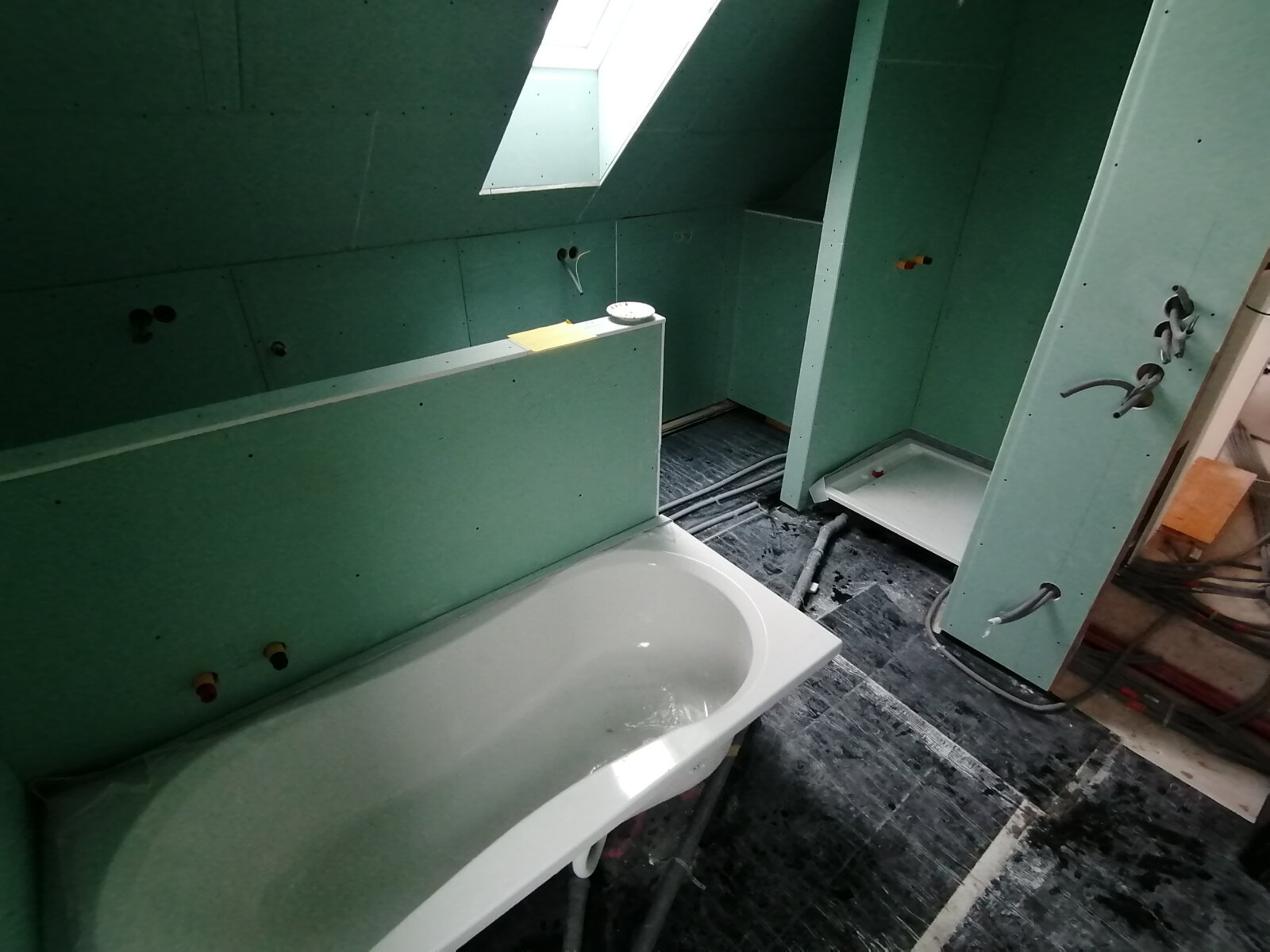 umgebautes Badezimmer von Geyer Sanitär und Installationen in Schlierbach